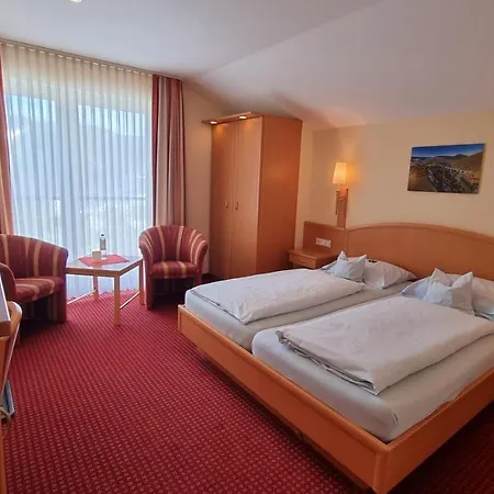 Готель Zum Hohen Eimberg 4*